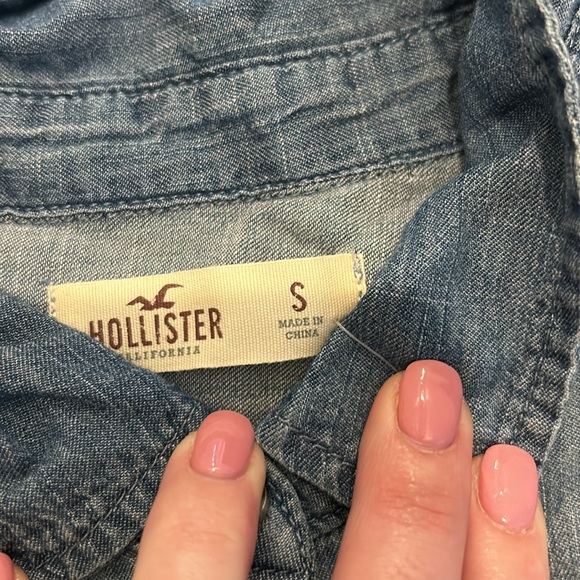 Hollister button down top - Picture 5 of 5